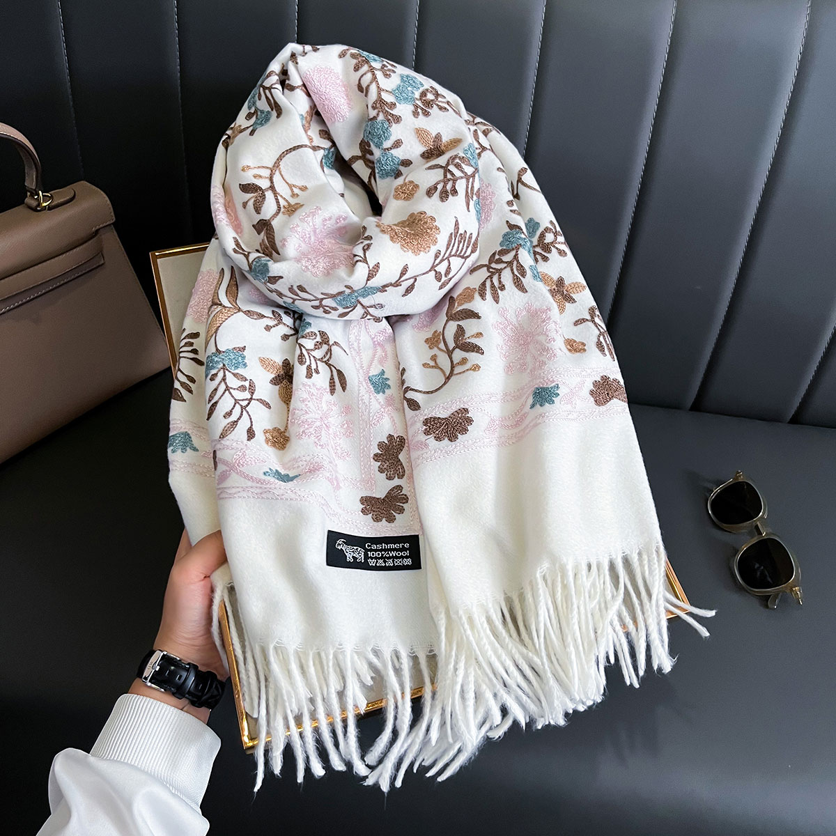 Woven Scarf Blanket - 新しい冬暖かいカシミヤスカーフ女性のための刺繍パシュミナ毛布厚いショールラップネッカチーフファッション Bufanda Echarpe ポンチョ