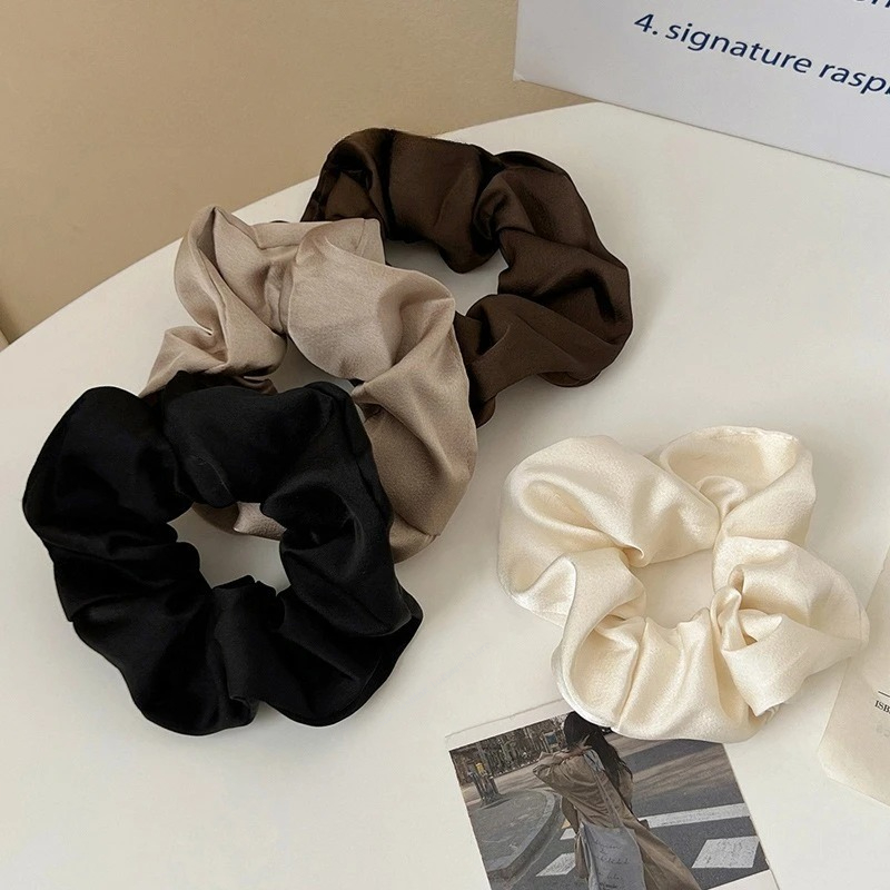 ヴィンテージシルクヘアシュシュ、伸縮性のあるヘアバンド、無地 - Silk Tie Striped のレビューと価格