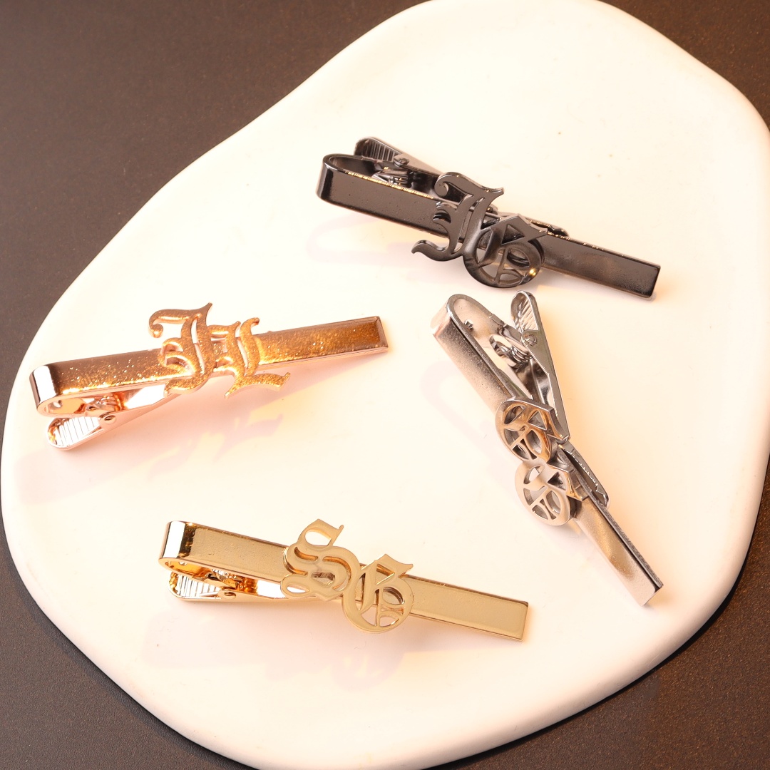 カスタム名イニシャルネクタイクリップ男性用結婚式ネクタイネク - Tie Clip Silver のレビューと価格