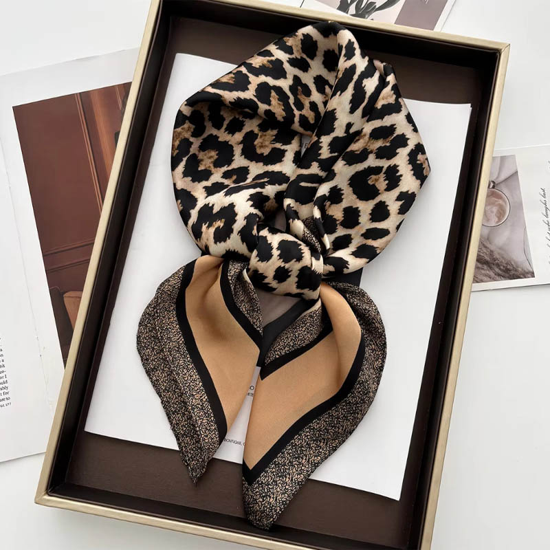 高級ヒョウ柄女性サテンネックスカーフスクエアヘアスカーフスカ - Ascot Neck Scarf のレビューと価格