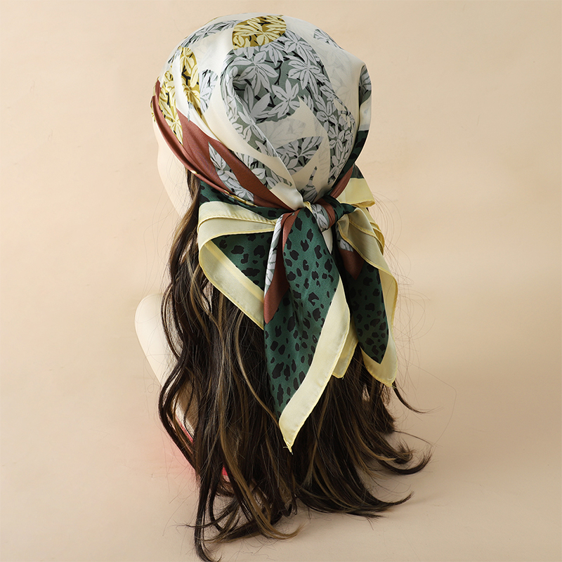 70 × 70 センチメートル女性スカーフシルク感ヘアネック - Ascot Neck Scarf のレビューと価格